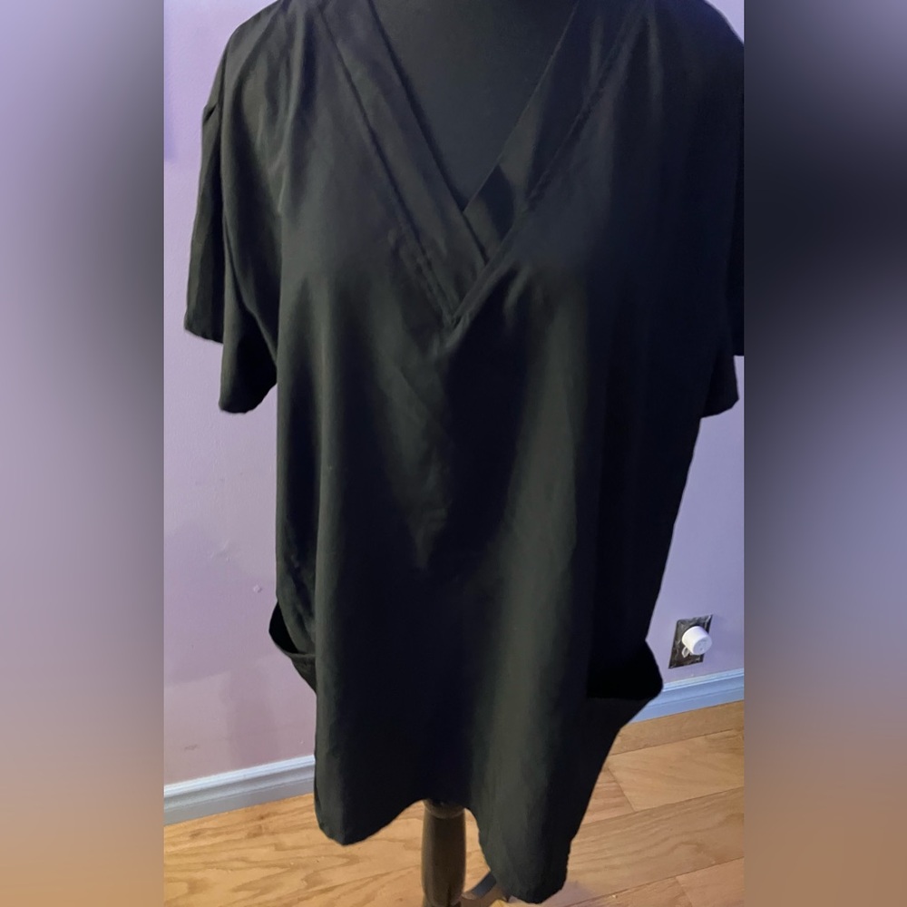 NWOT black scrub top size L